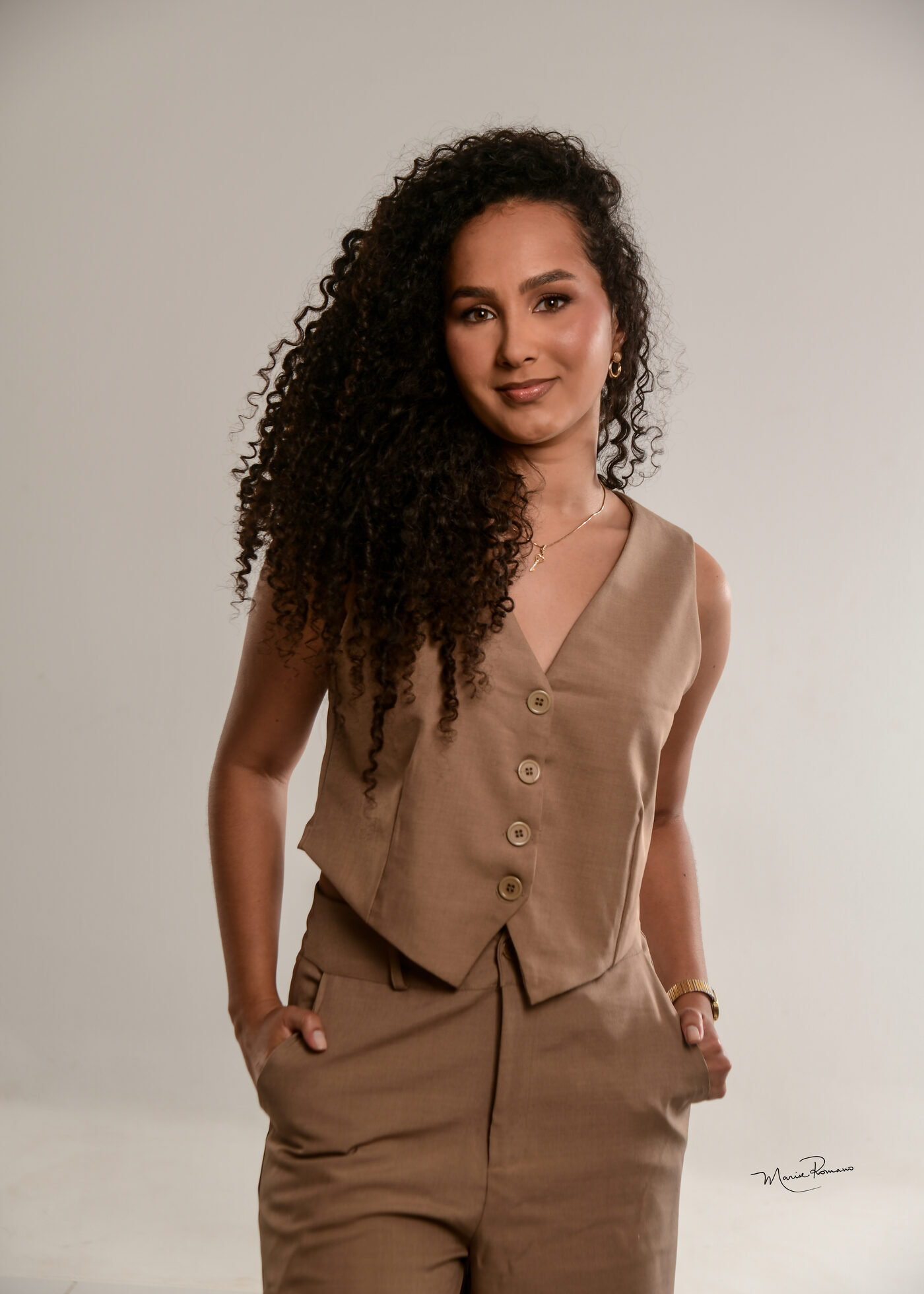 Aline Freitas, fundadora da Criativa, em retrato de estúdio