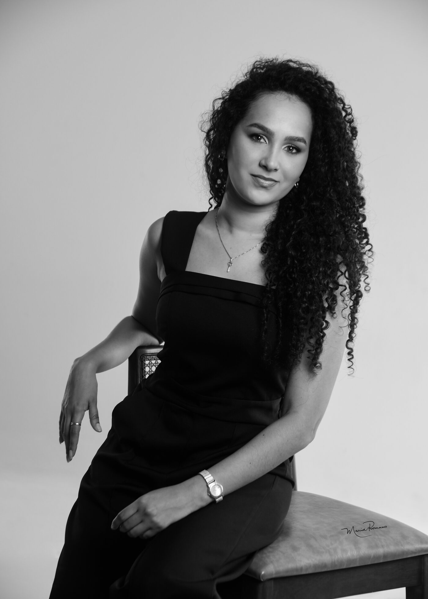 Aline Freitas em retrato preto e branco